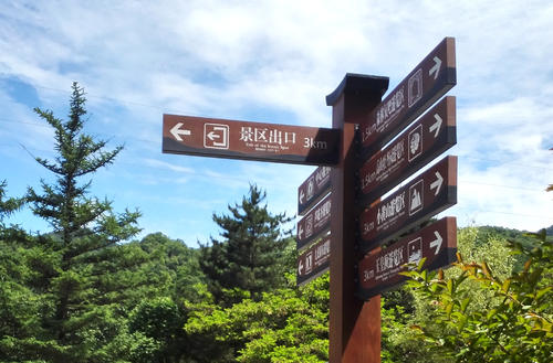 旅游景區(qū)標(biāo)識(shí)一般包括什么東西？